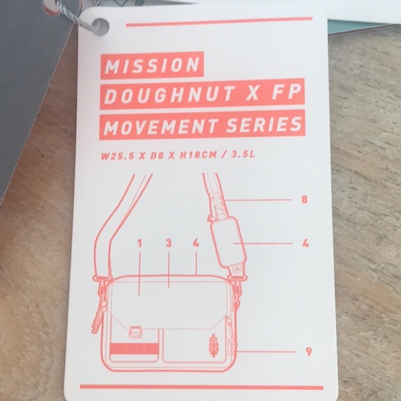 Free People Movement Mission Doughnut Bag 3.5L - Picture 12 of 13